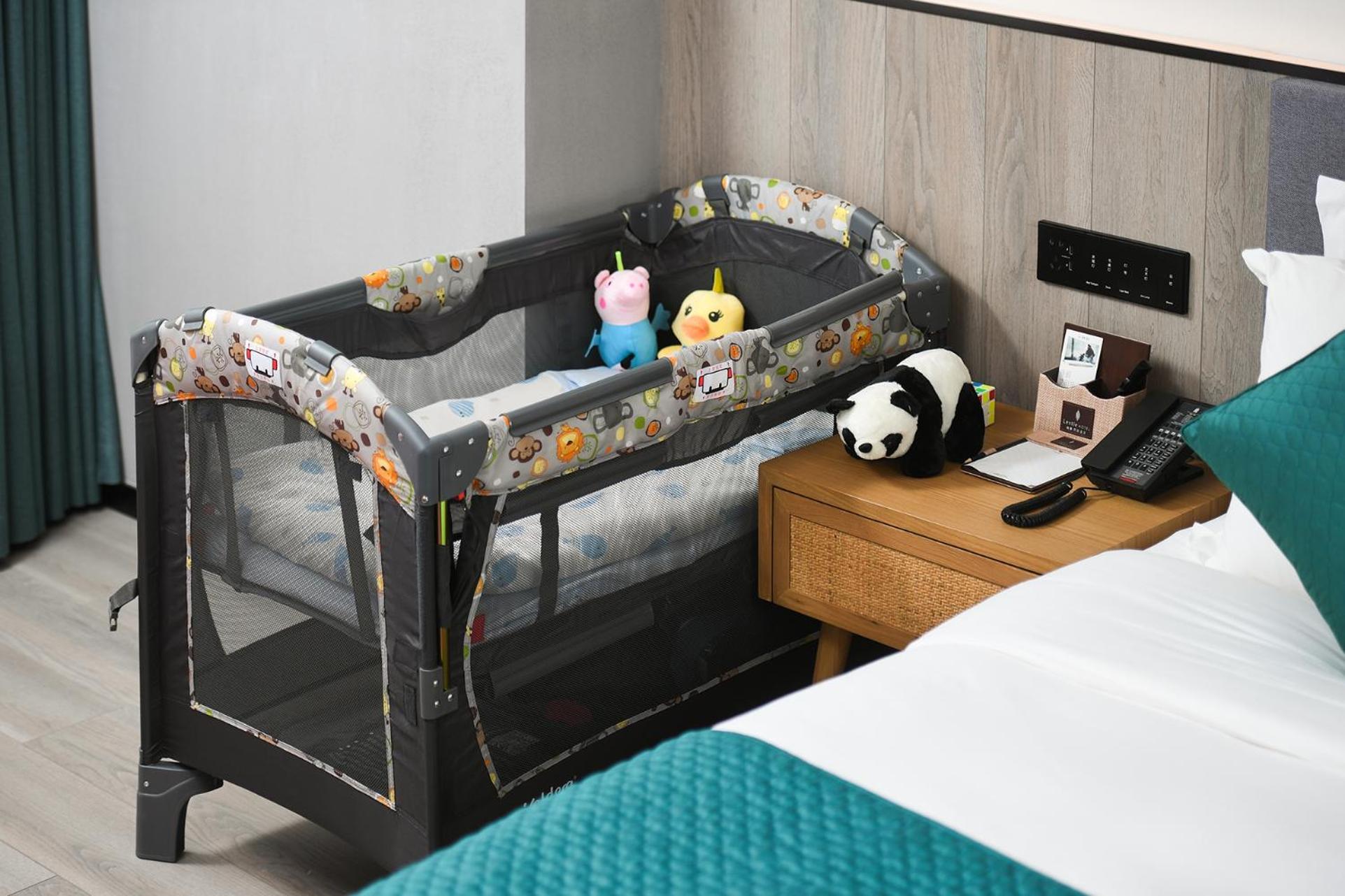 Mehood Lestie International Hotel Nancun Wanbo Metro Station Branch - Free Shuttle Bus To Canton Fair Complex During Canton Fair Period & Free Breakfast & Free Afternoon Tea & Free Midnight Snack & Free Vpn Internet Access Exterior photo