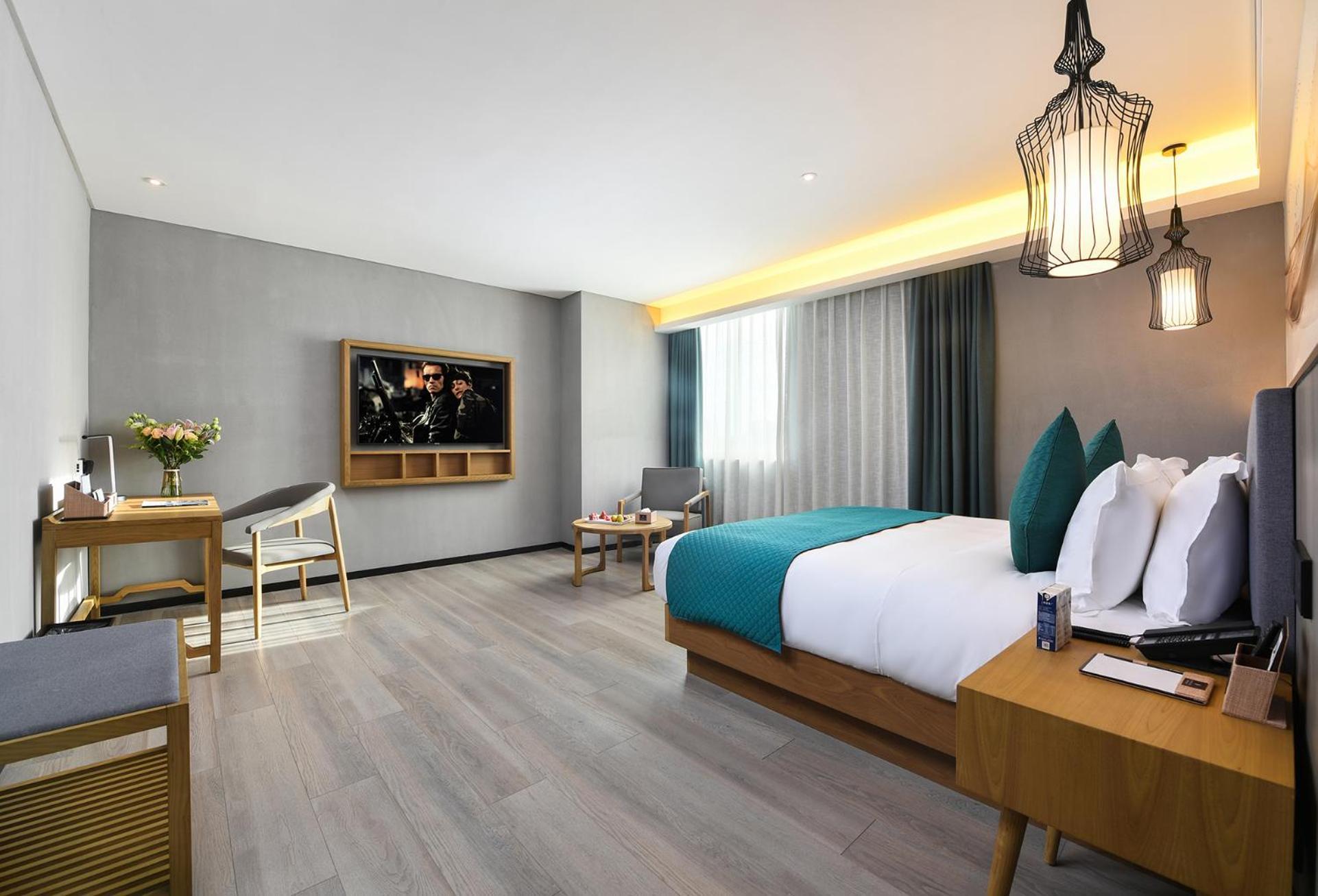 Mehood Lestie International Hotel Nancun Wanbo Metro Station Branch - Free Shuttle Bus To Canton Fair Complex During Canton Fair Period & Free Breakfast & Free Afternoon Tea & Free Midnight Snack & Free Vpn Internet Access Exterior photo