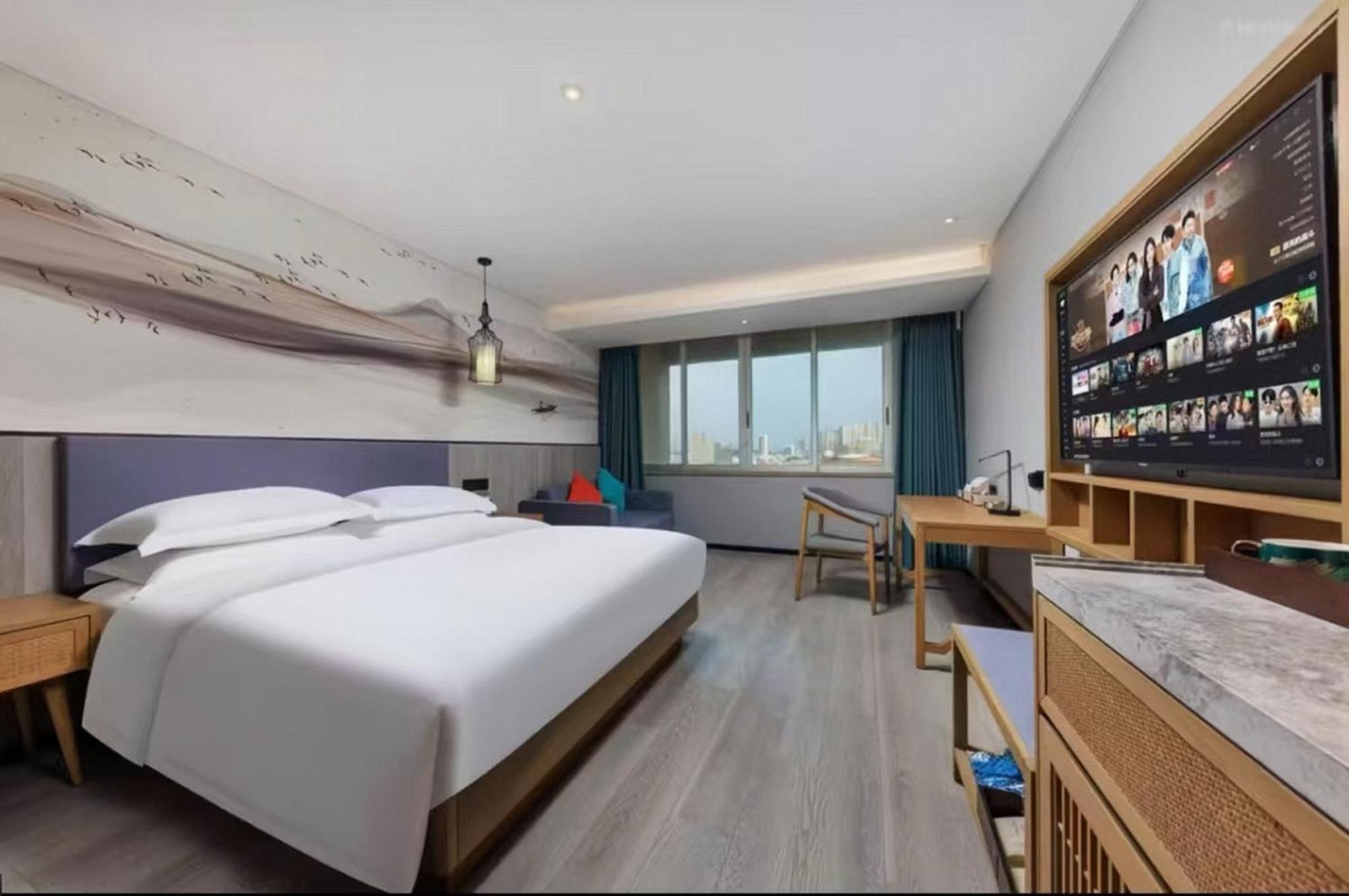 Mehood Lestie International Hotel Nancun Wanbo Metro Station Branch - Free Shuttle Bus To Canton Fair Complex During Canton Fair Period & Free Breakfast & Free Afternoon Tea & Free Midnight Snack & Free Vpn Internet Access Exterior photo