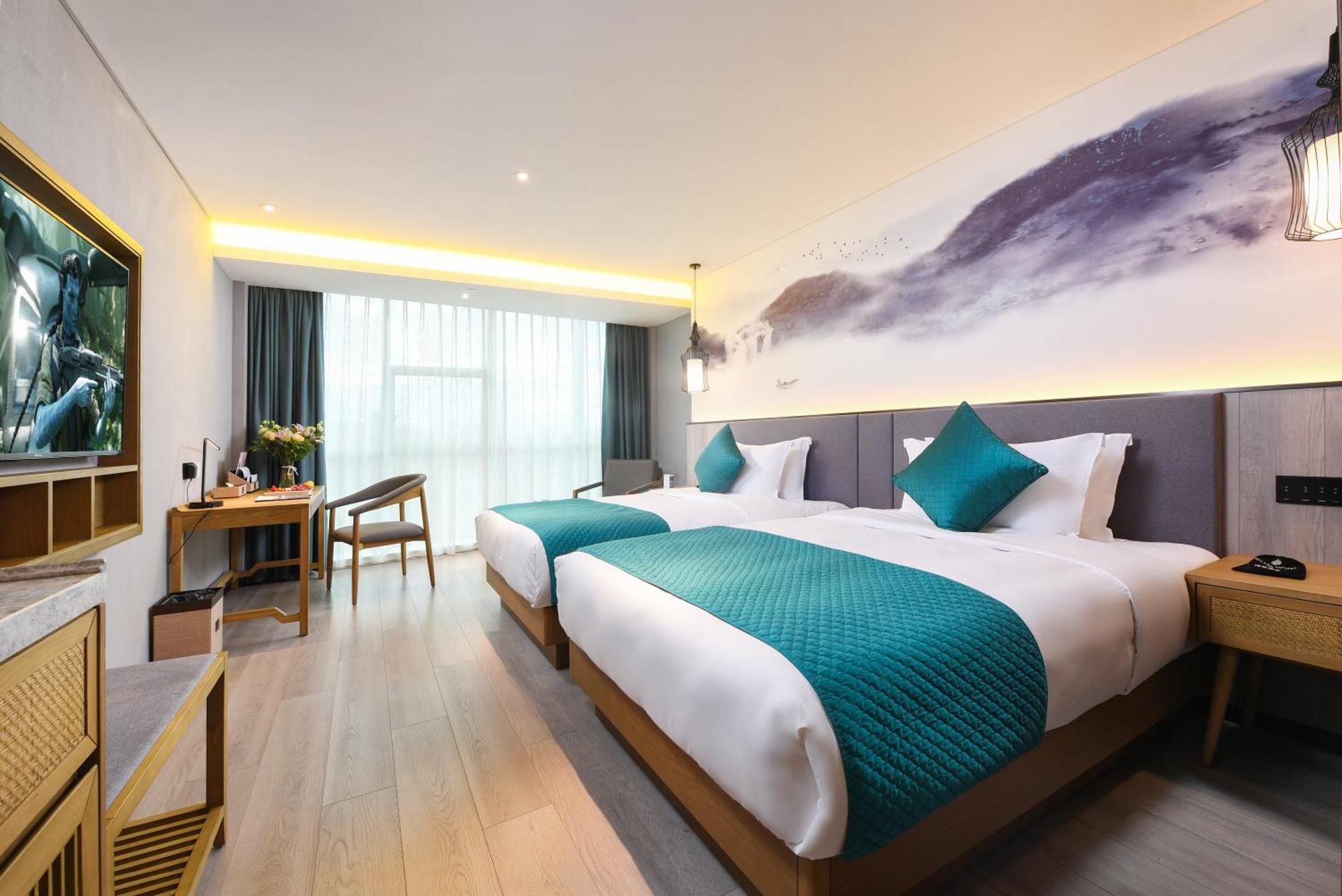 Mehood Lestie International Hotel Nancun Wanbo Metro Station Branch - Free Shuttle Bus To Canton Fair Complex During Canton Fair Period & Free Breakfast & Free Afternoon Tea & Free Midnight Snack & Free Vpn Internet Access Exterior photo