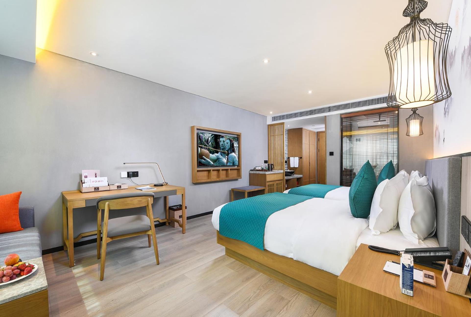 Mehood Lestie International Hotel Nancun Wanbo Metro Station Branch - Free Shuttle Bus To Canton Fair Complex During Canton Fair Period & Free Breakfast & Free Afternoon Tea & Free Midnight Snack & Free Vpn Internet Access Exterior photo