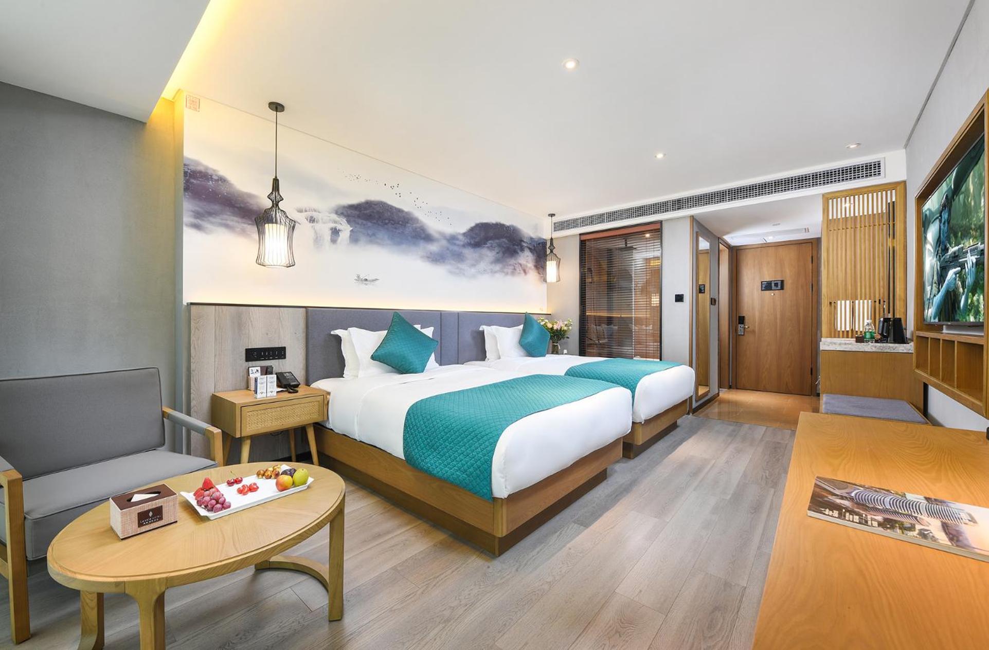 Mehood Lestie International Hotel Nancun Wanbo Metro Station Branch - Free Shuttle Bus To Canton Fair Complex During Canton Fair Period & Free Breakfast & Free Afternoon Tea & Free Midnight Snack & Free Vpn Internet Access Exterior photo