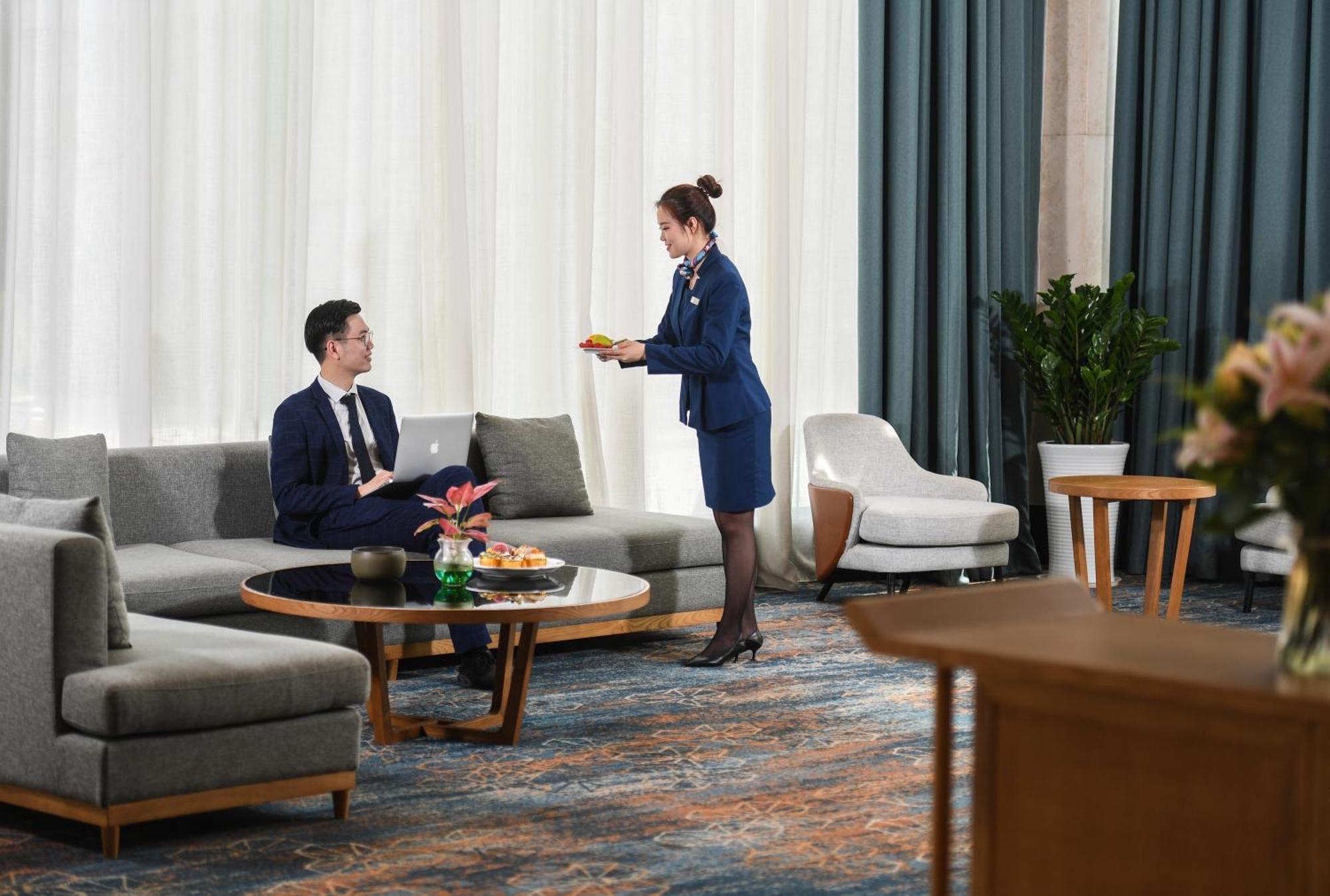 Mehood Lestie International Hotel Nancun Wanbo Metro Station Branch - Free Shuttle Bus To Canton Fair Complex During Canton Fair Period & Free Breakfast & Free Afternoon Tea & Free Midnight Snack & Free Vpn Internet Access Exterior photo