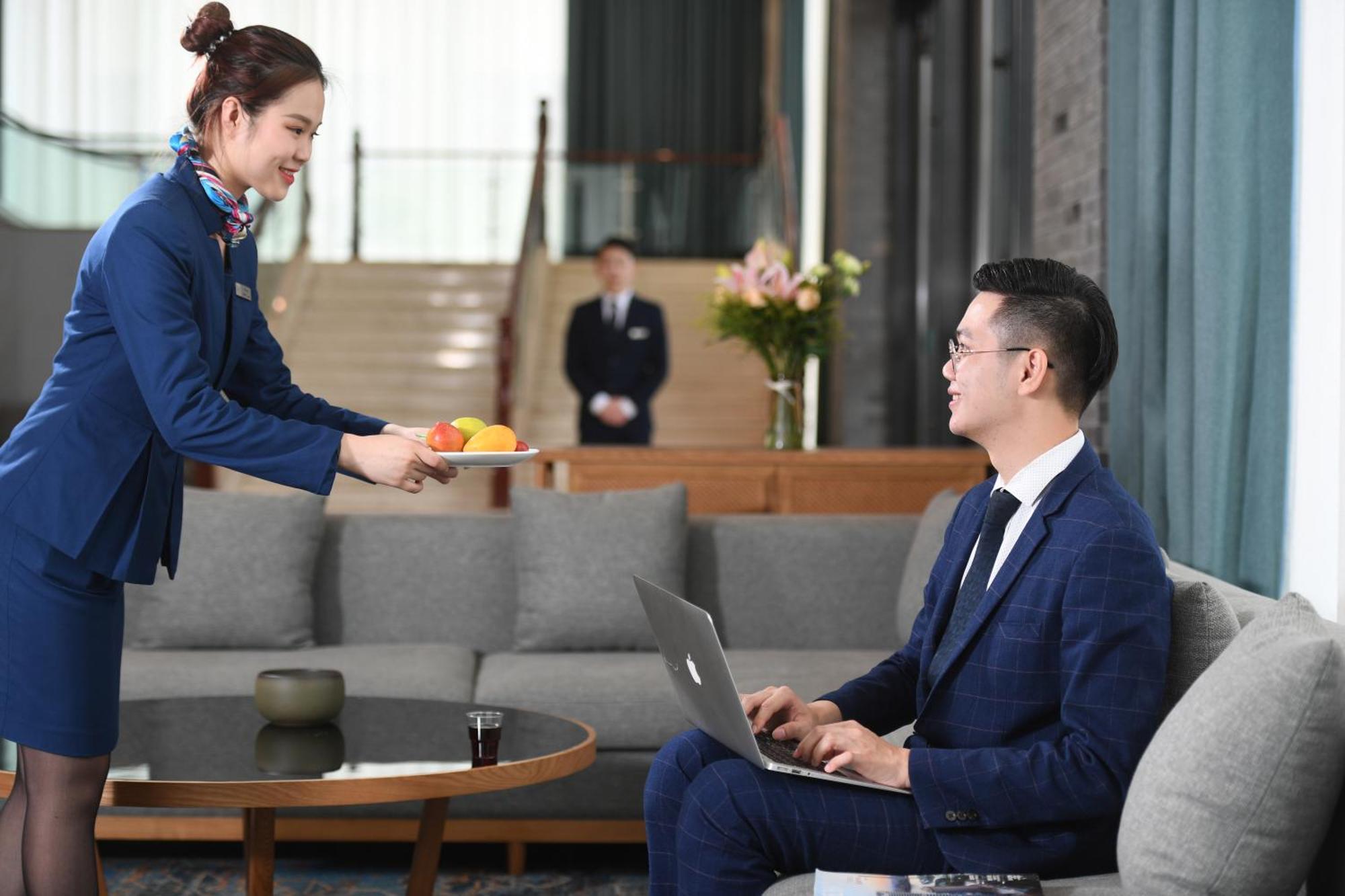 Mehood Lestie International Hotel Nancun Wanbo Metro Station Branch - Free Shuttle Bus To Canton Fair Complex During Canton Fair Period & Free Breakfast & Free Afternoon Tea & Free Midnight Snack & Free Vpn Internet Access Exterior photo