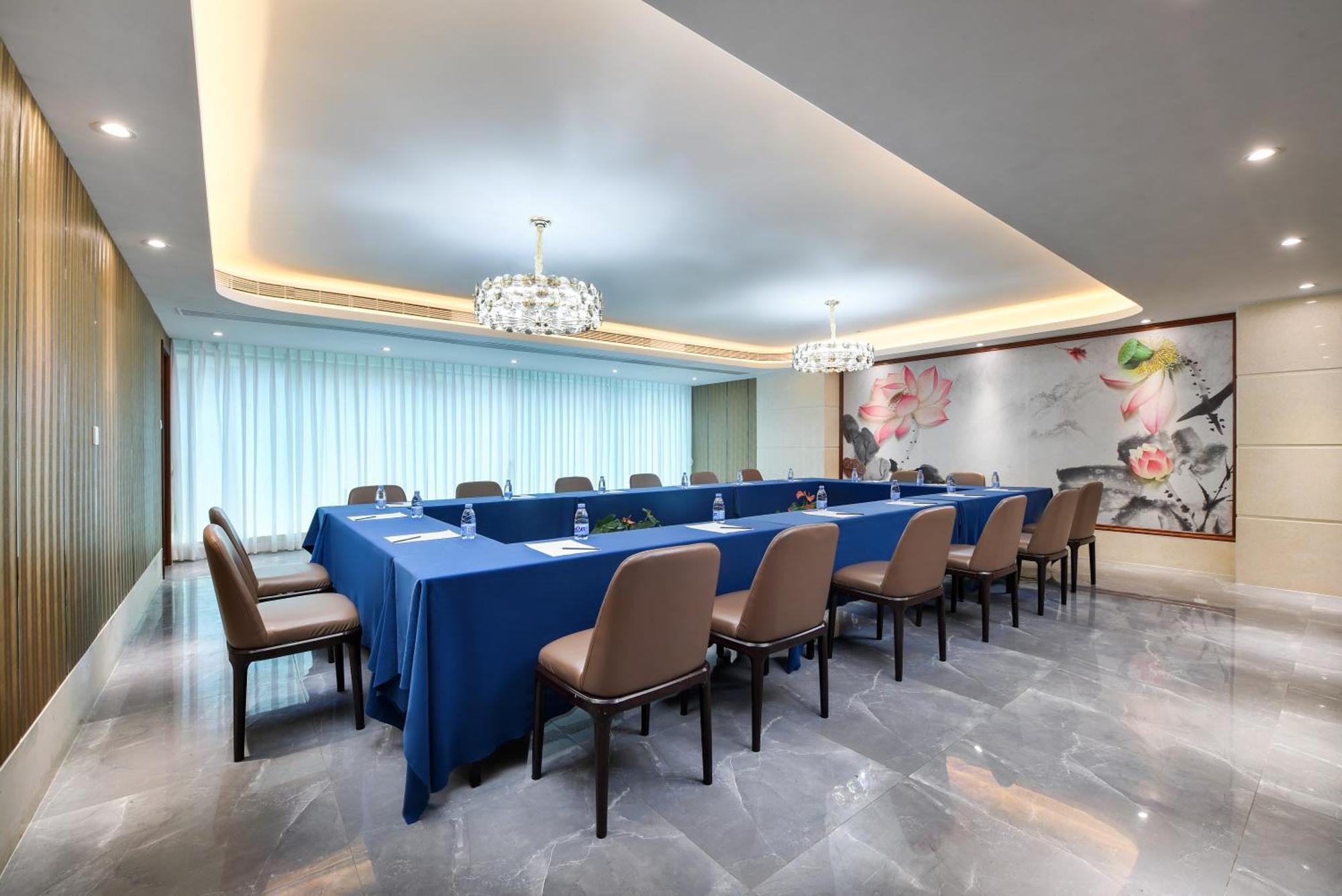 Mehood Lestie International Hotel Nancun Wanbo Metro Station Branch - Free Shuttle Bus To Canton Fair Complex During Canton Fair Period & Free Breakfast & Free Afternoon Tea & Free Midnight Snack & Free Vpn Internet Access Exterior photo