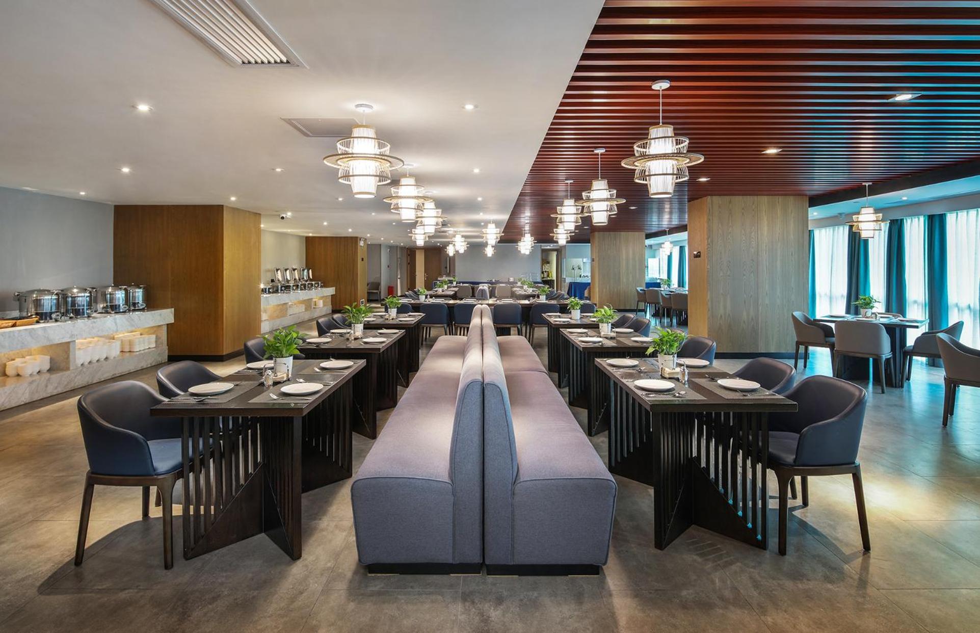 Mehood Lestie International Hotel Nancun Wanbo Metro Station Branch - Free Shuttle Bus To Canton Fair Complex During Canton Fair Period & Free Breakfast & Free Afternoon Tea & Free Midnight Snack & Free Vpn Internet Access Exterior photo